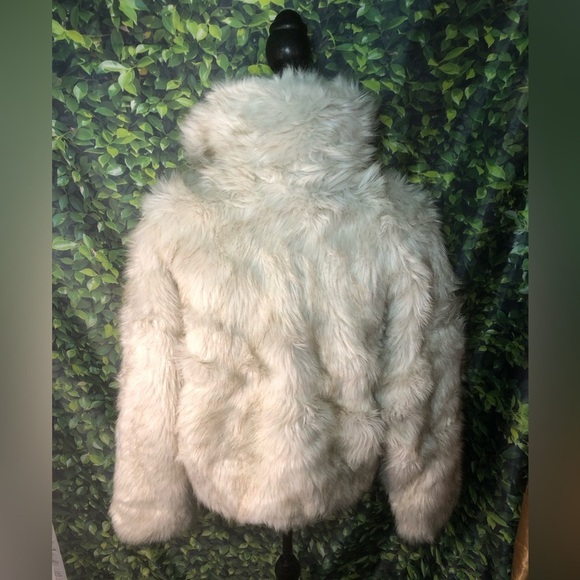 Elegant Gray Faux Fur Jacket size Small NWOT - Picture 10 of 16